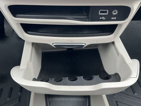 Used 2018 Chrysler Pacifica Touring Plus w/ Tire & Wheel Group image 9