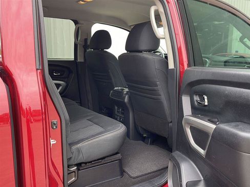 Used 2019 Nissan Titan SV AWD/4WD image 18