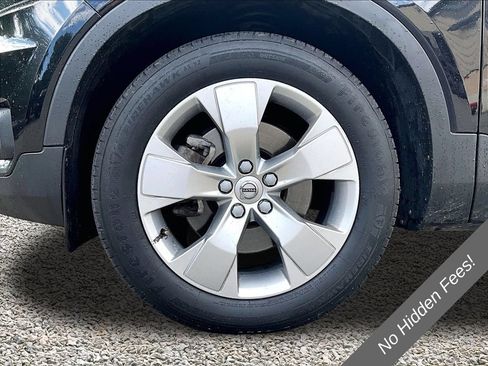 Used 2021 Volvo XC40 T4 Momentum FWD image 9