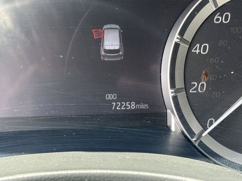 Used 2022 Toyota Highlander XLE FWD image 14