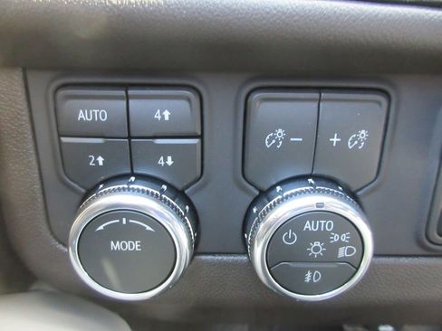 New 2026 GMC Yukon Elevation w/ Elevation Premium Package AWD/4WD image 18