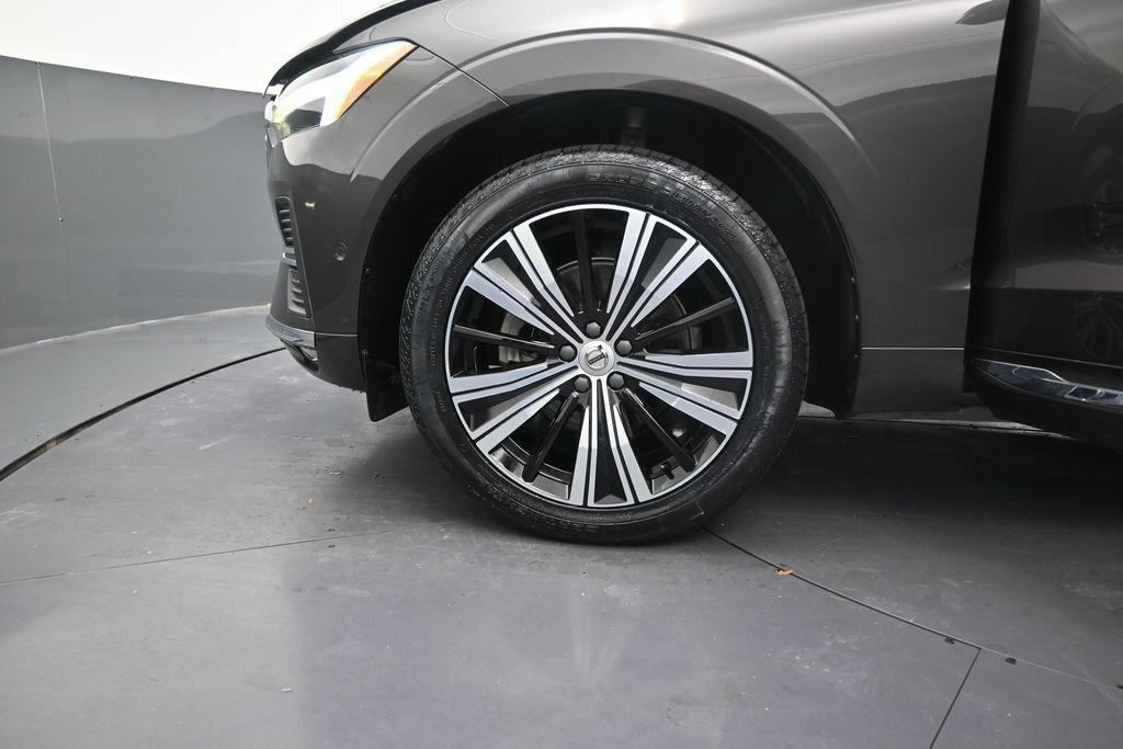 Certified 2023 Volvo XC60 B5 Plus AWD/4WD image 13