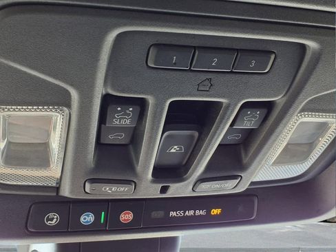 Used 2020 Chevrolet Silverado 1500 High Country w/ Technology Package AWD/4WD image 12