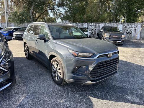 Used 2024 Toyota Grand Highlander AWD image 2