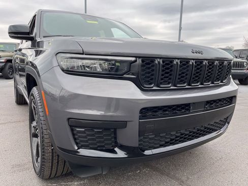 Used 2023 Jeep Grand Cherokee L Laredo image 46