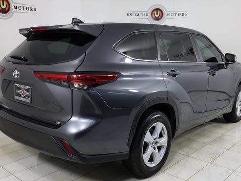 Used 2023 Toyota Highlander LE image 3