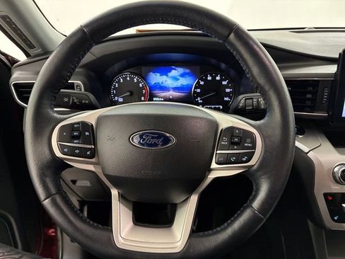 Used 2022 Ford Explorer XLT w/ Equipment Group 202A AWD/4WD image 22
