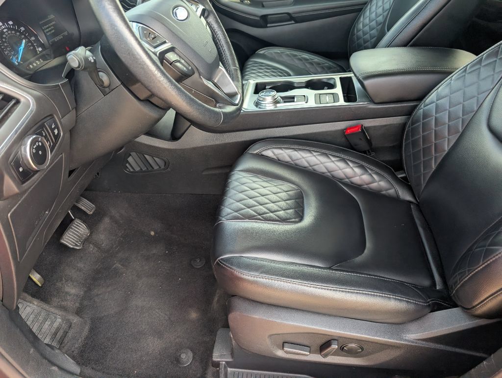 Used 2024 Ford Edge Titanium AWD/4WD image 9