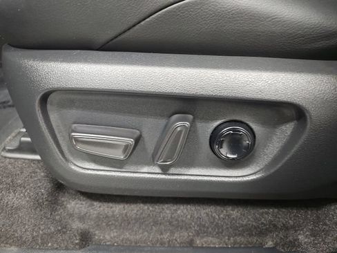 Used 2025 Toyota 4Runner Limited AWD/4WD image 16