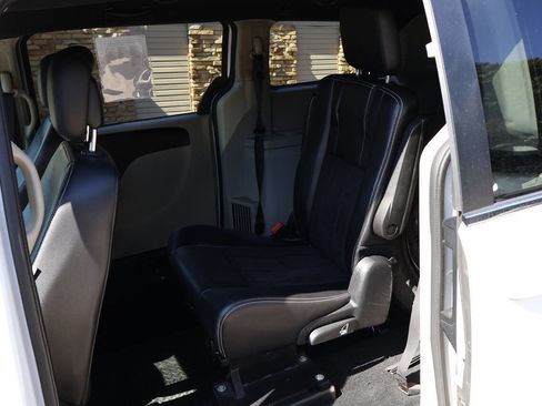 Used 2017 Dodge Grand Caravan SXT FWD image 34