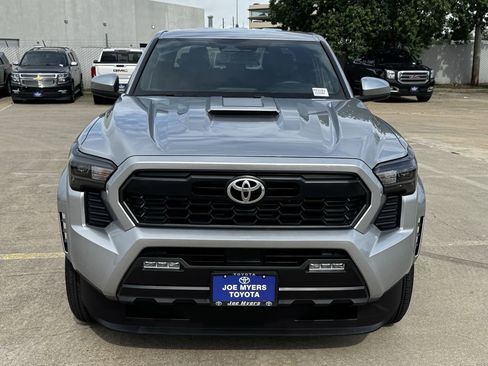 Used 2025 Toyota Tacoma TRD Sport AWD/4WD image 3