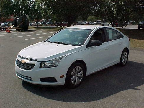 Used 2013 Chevrolet Cruze LS image 3