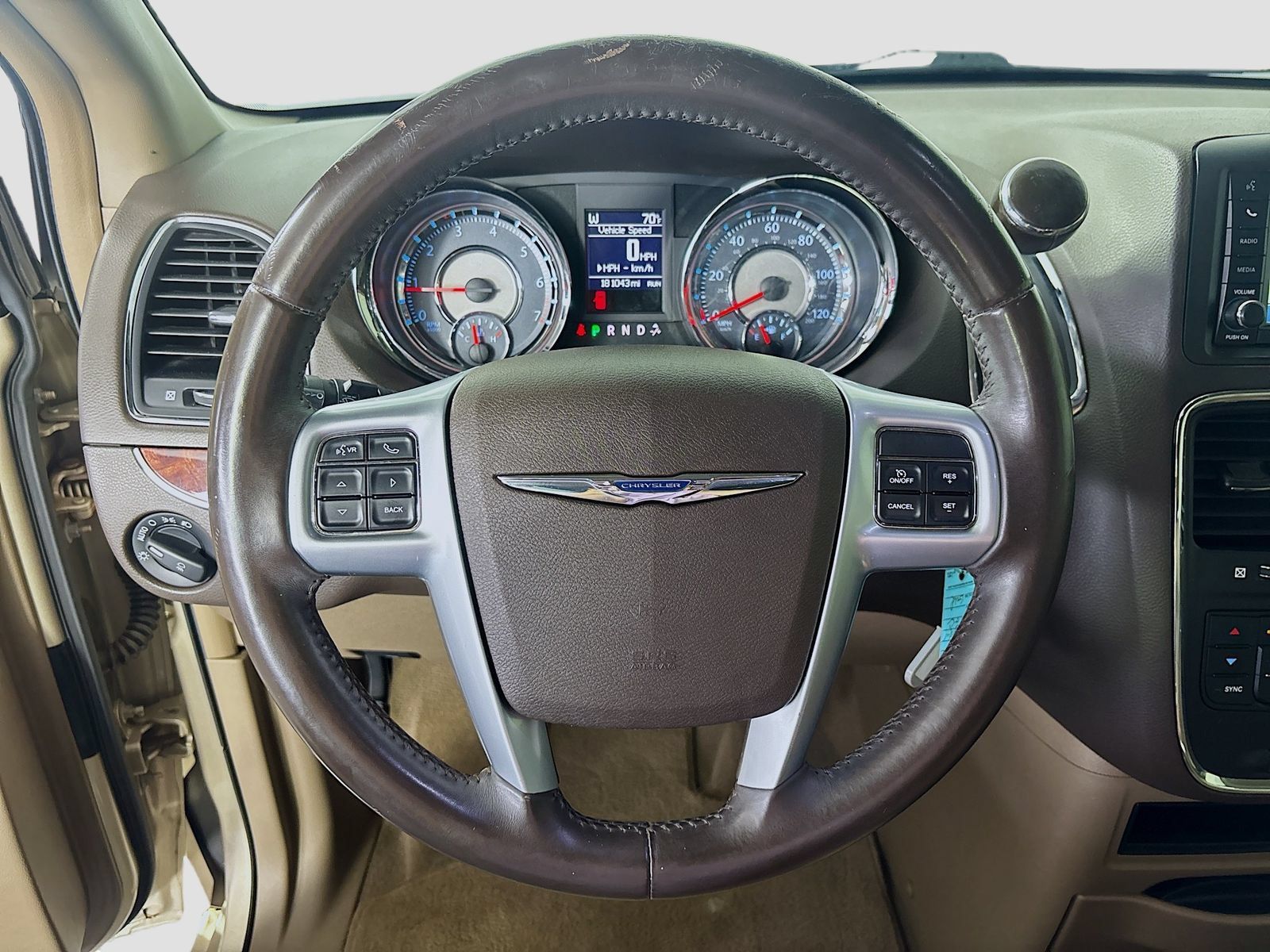 Used 2012 Chrysler Town & Country Touring w/ Entertainment Group #1 FWD image 11
