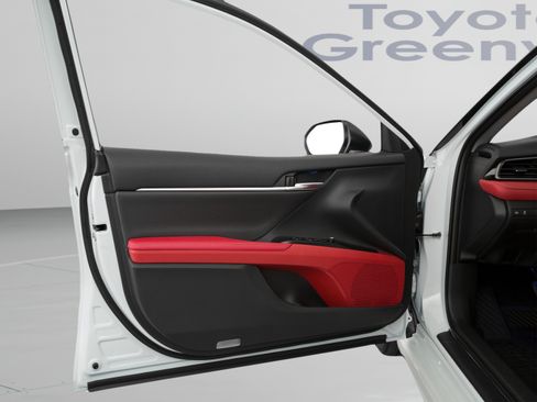 Used 2020 Toyota Camry XSE FWD image 13