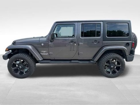 Used 2016 Jeep Wrangler Unlimited Sahara w/ Connectivity Group AWD/4WD image 3