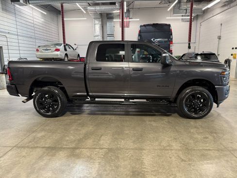 Used 2025 RAM 2500 Big Horn AWD/4WD image 4