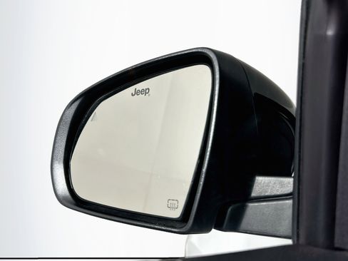 Used 2025 Jeep Compass Trailhawk AWD/4WD image 16