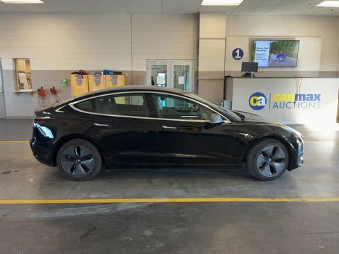 Used 2018 Tesla Model 3 Mid Range image 4
