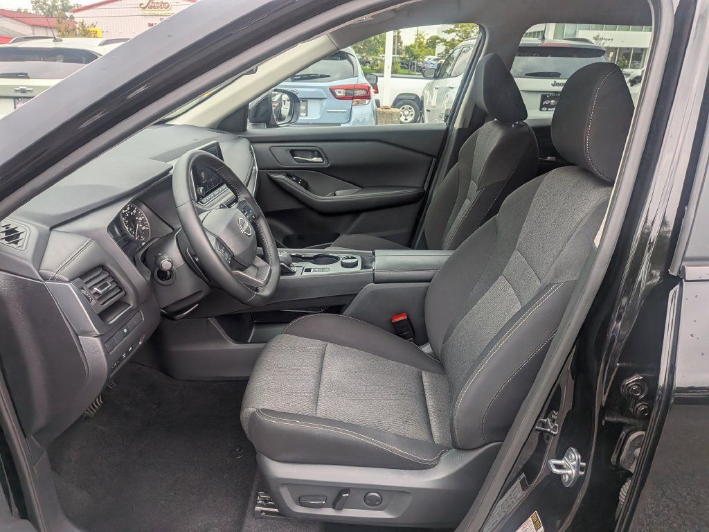 Used 2026 Nissan Rogue SV AWD/4WD image 10