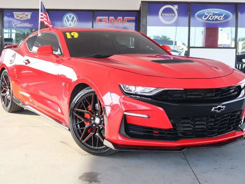 Used 2019 Chevrolet Camaro SS RWD image 2