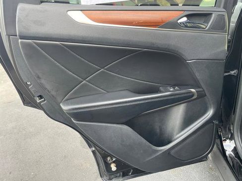 Used 2017 Lincoln MKC Reserve image 10