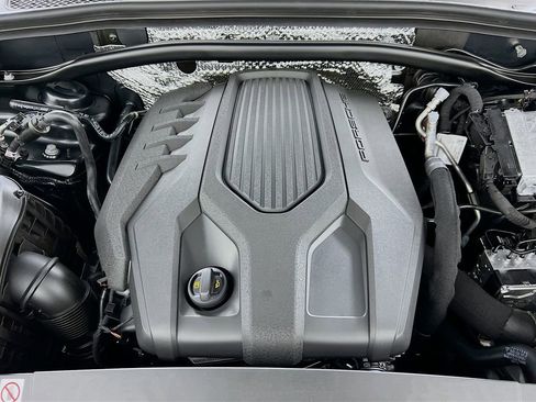 New 2026 Porsche Macan Base image 32