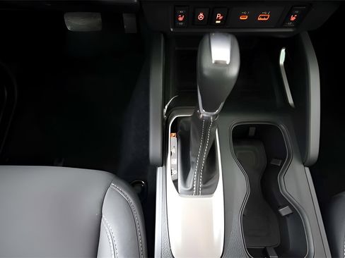 Used 2024 Nissan Frontier SV w/ SV Convenience Package image 23