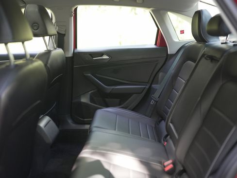 Certified 2024 Volkswagen Jetta SE w/ Panoramic Sunroof Package image 22