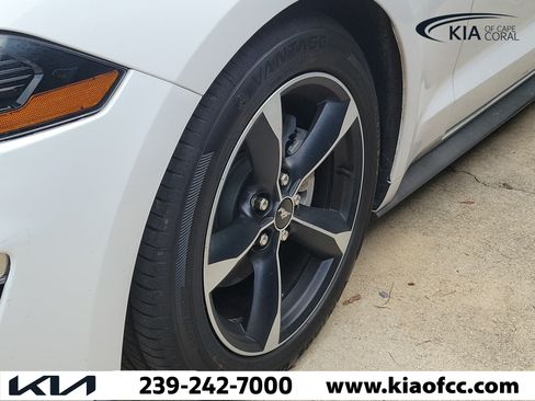 Used 2020 Ford Mustang Coupe RWD image 9