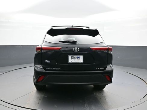 Certified 2023 Toyota Highlander XLE image 7