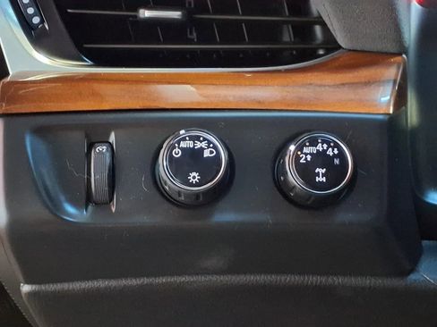 Used 2020 Cadillac Escalade Luxury image 22