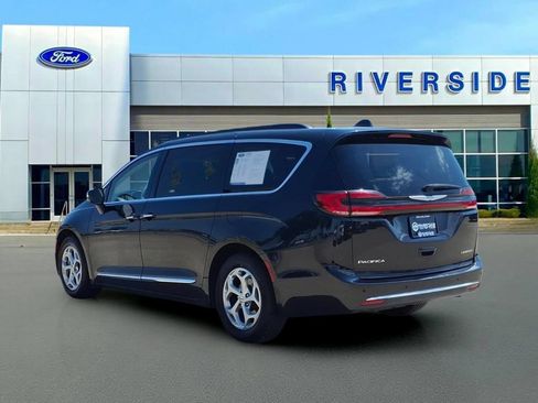 Used 2023 Chrysler Pacifica Limited FWD image 5