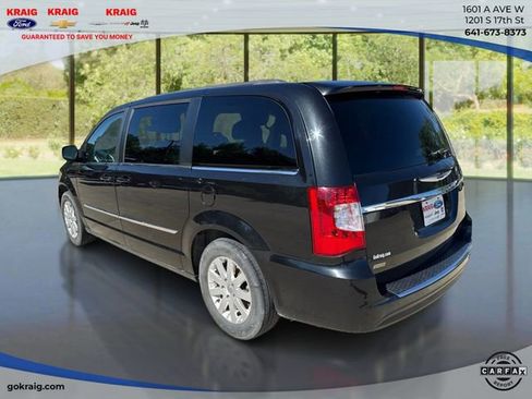 Used 2015 Chrysler Town & Country Touring FWD image 7