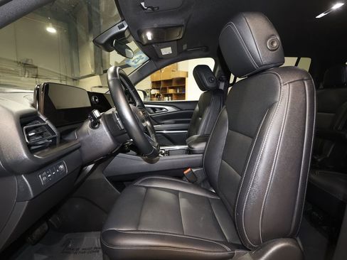 Used 2025 Chevrolet Traverse LT image 22