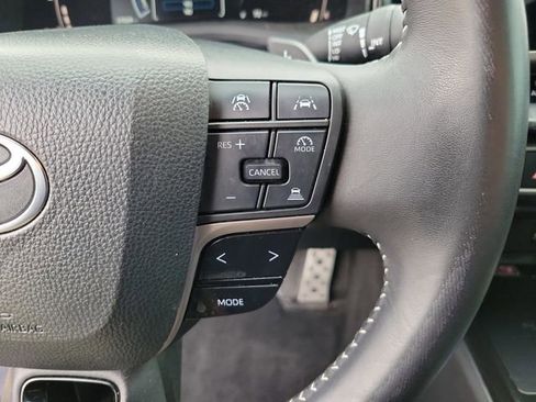 Used 2025 Toyota Camry SE image 21