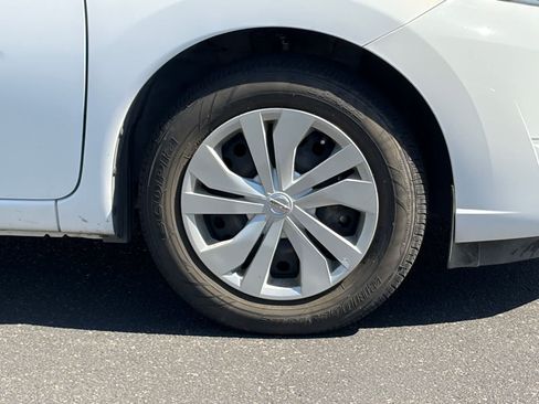 Certified 2019 Nissan Versa Note S FWD image 5