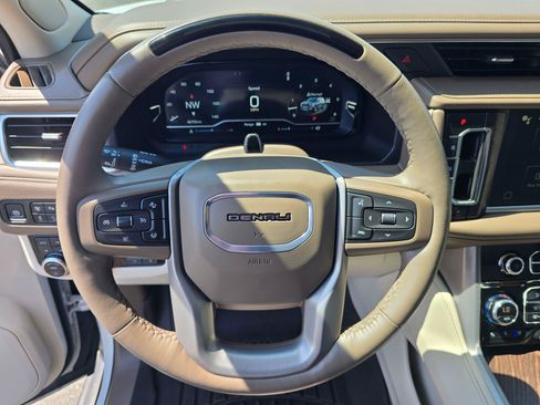 Used 2024 GMC Yukon Denali w/ Denali Reserve Package AWD/4WD image 16