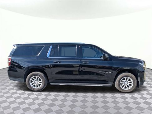 Used 2023 Chevrolet Suburban LT image 3