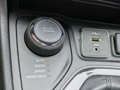 Certified 2023 Jeep Cherokee Altitude Lux AWD/4WD image 25