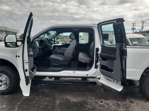 Used 2026 Ford F250 XL w/ XL Chrome Package image 23