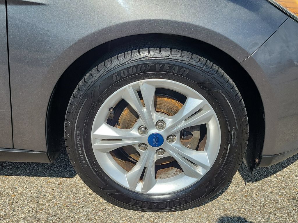 Used 2021 Ford Edge ST-Line w/ Class II Trailer Tow Package AWD/4WD image 5