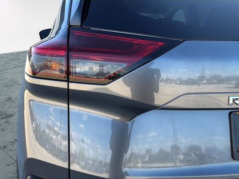 Used 2022 Nissan Rogue S image 28