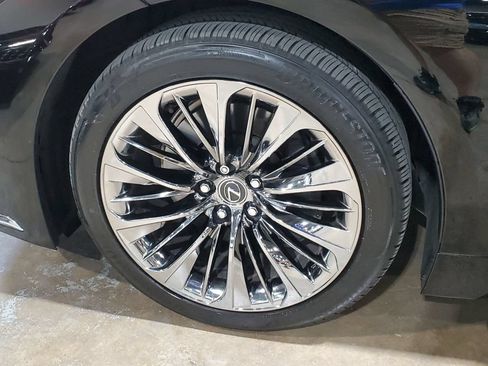 Used 2023 Lexus LS 500 w/ Interior Upgrade Package RWD image 40