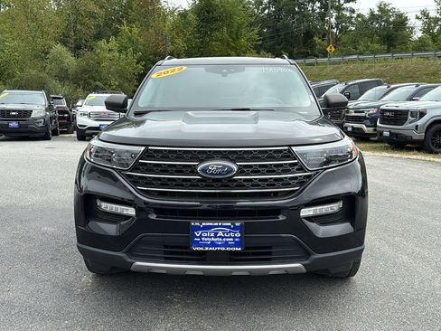 Used 2022 Ford Explorer XLT w/ Equipment Group 202A image 8