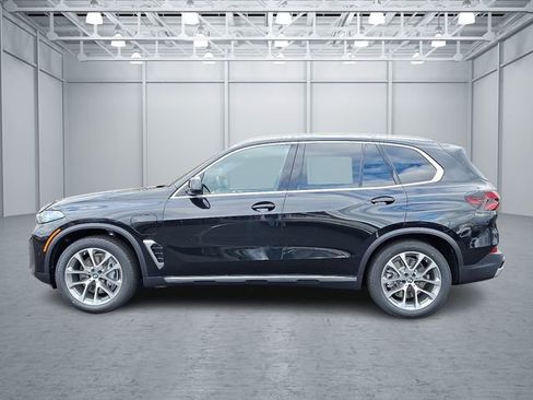 New 2026 BMW X5 xDrive50e w/ Climate Comfort Package image 7