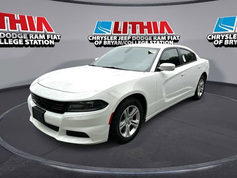 Used 2018 Dodge Charger SXT image 1