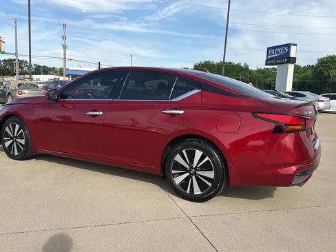 Used 2020 Nissan Altima 2.5 SL FWD image 11