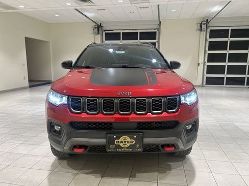 Used 2025 Jeep Compass Trailhawk AWD/4WD image 8
