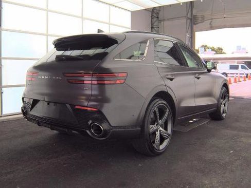 Used 2023 Genesis GV70 2.5T w/ Sport Prestige Package AWD/4WD image 3