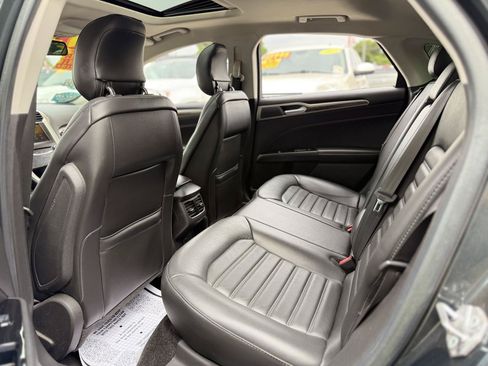 Used 2015 Ford Fusion SE w/ Equipment Group 202A FWD image 11